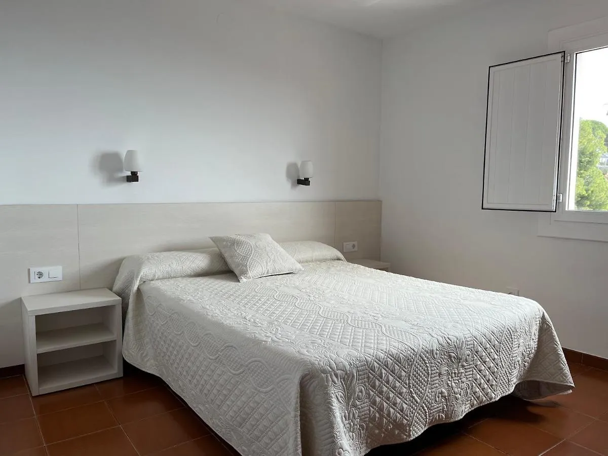 Private Apartments Cala Canyelles 滨海略雷特