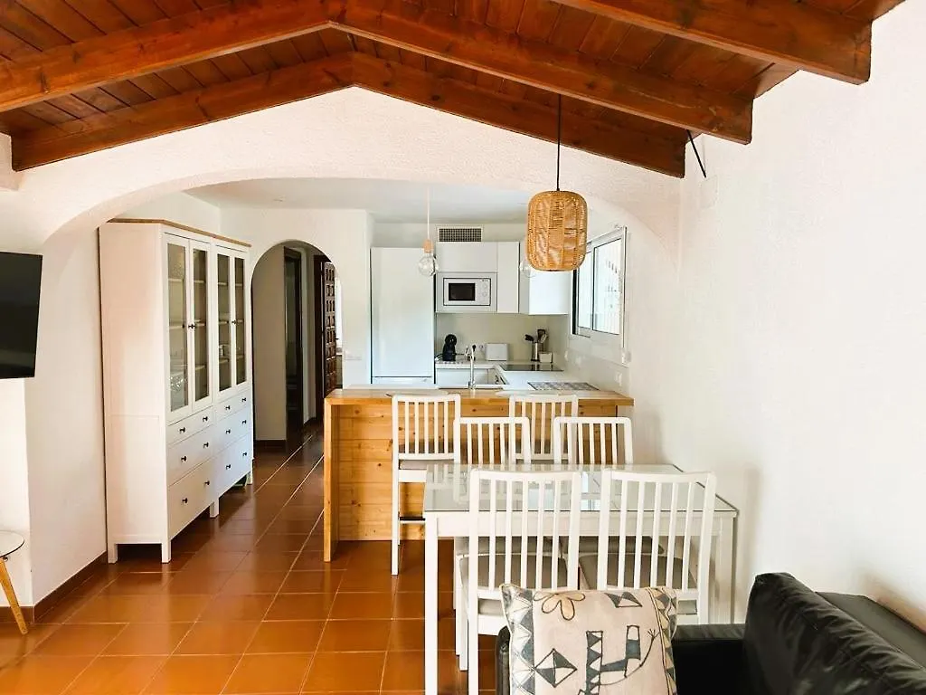 Private Apartments Cala Canyelles 滨海略雷特