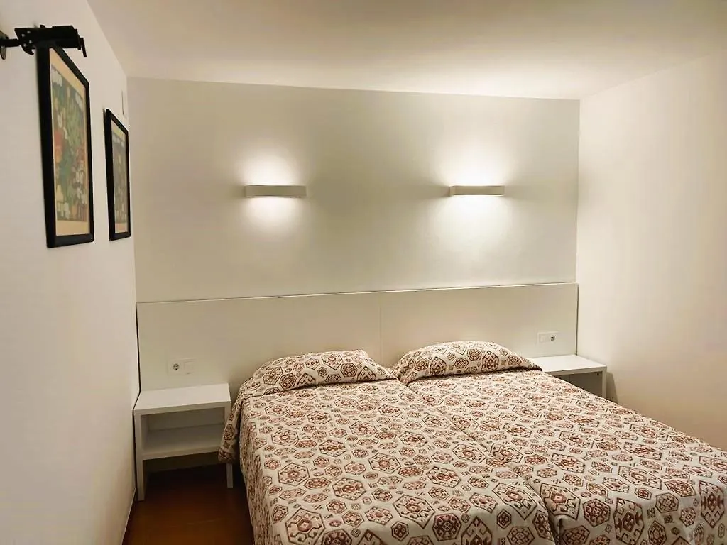 Private Apartments Cala Canyelles 滨海略雷特